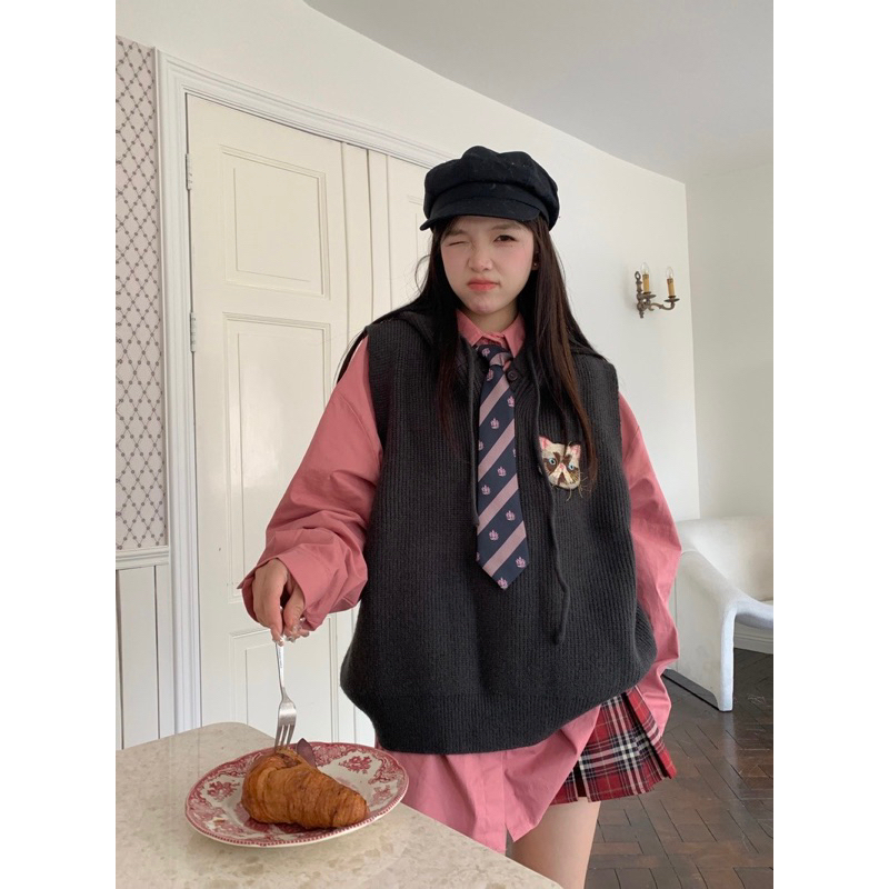 Áo gile len mũ thêu hình mèo dáng thụng kèm somi hồng oversize dầy dặn ấm thời trang trẻ trung hàn quốc
