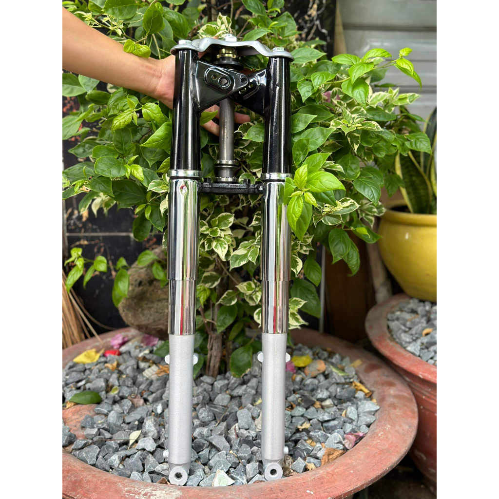 Phuộc trước CD hàng gia công, dùng thắng đĩa và thắng đùm. Dành cho các dòng xe 67 - 68 - CD - CL