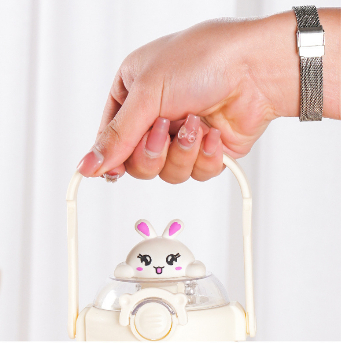 Bình Nước Bụng Lớn Gắn Charm Hoạt Hình 1200ML