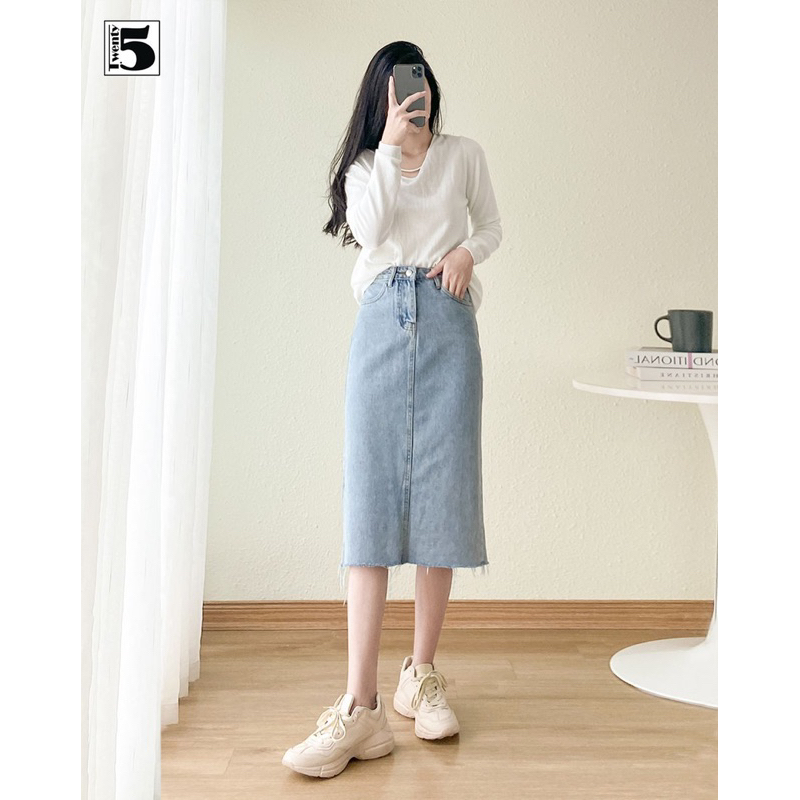 Áo len mỏng dài tay dây chéo trước ngực 2 màu đen trắng freesize 4203