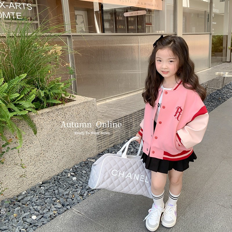 Áo nỉ bomber thêu chữ màu hồng mix tay trắng cho bé gái