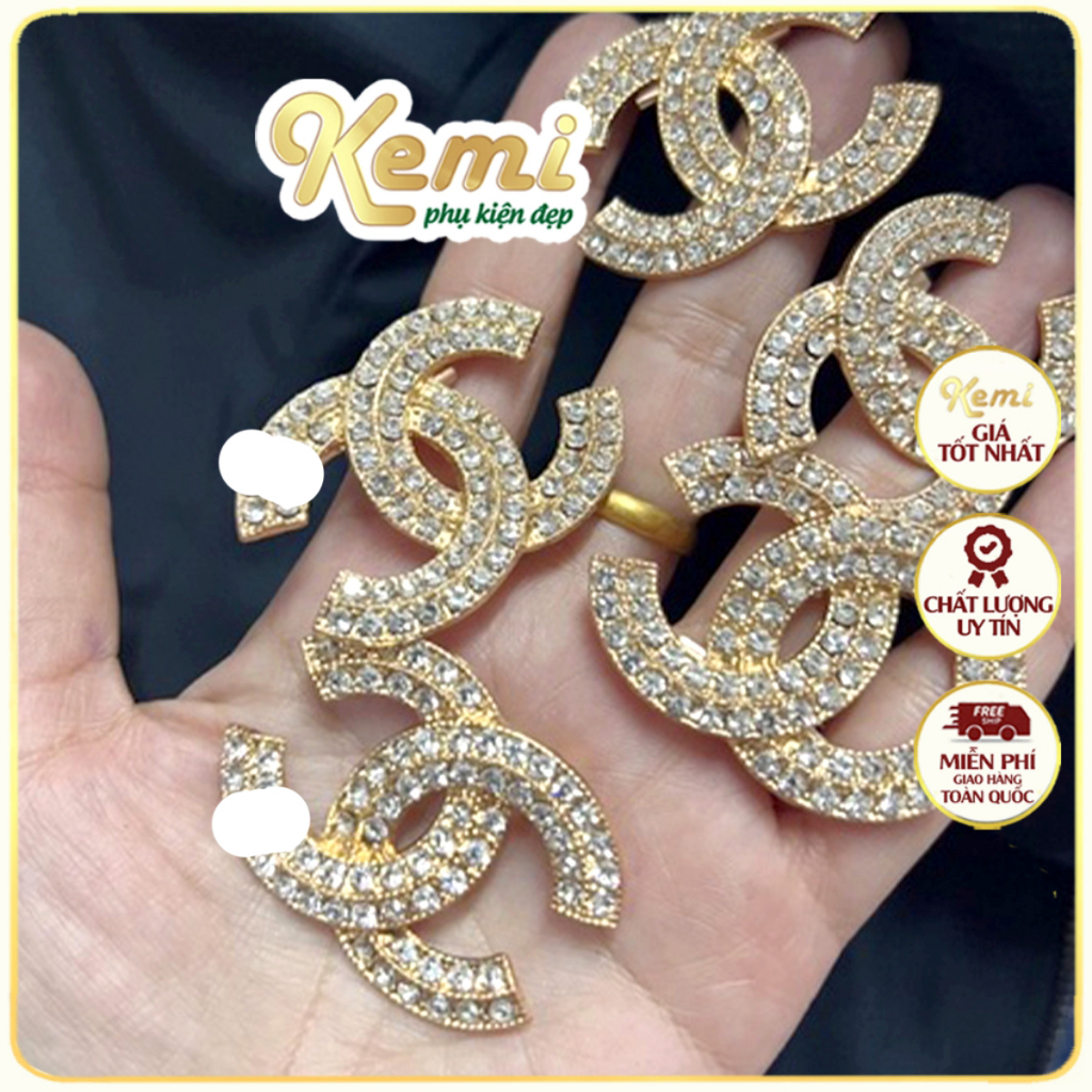 Tag cài áo chữ đính đá sáng 2 màu có sẵn ghim cài áo khoác, blazer, sơ mi, kẹp tóc, nơ...