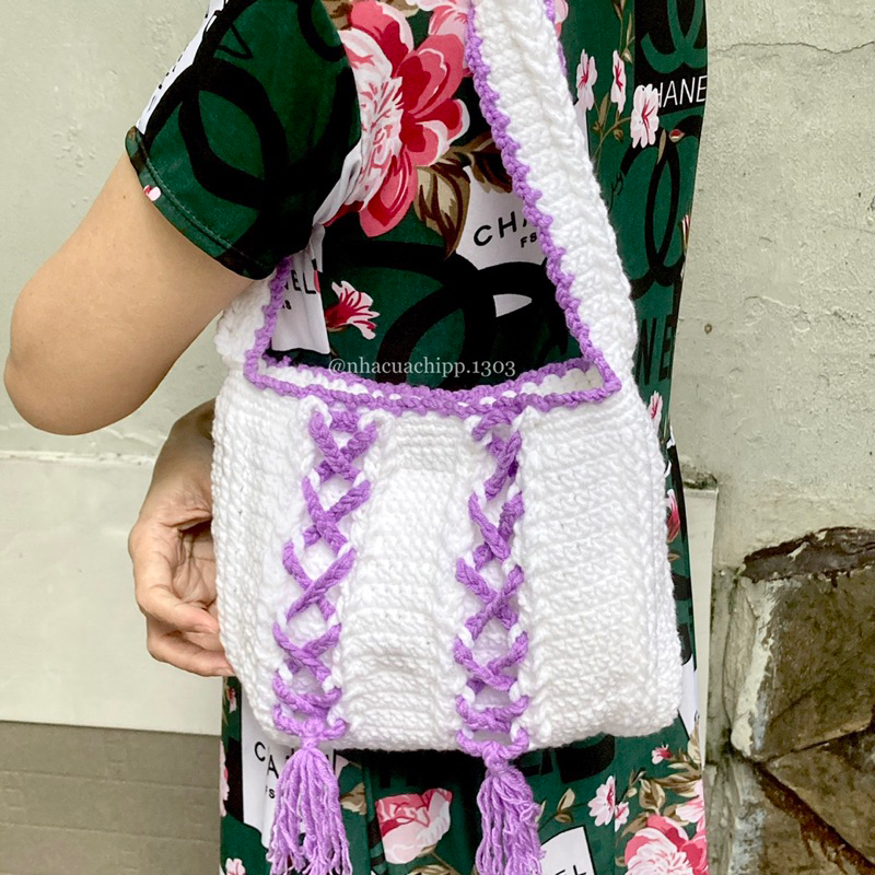 Túi đeo vai dây tím thắt bính bằng len handmade