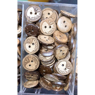 10 nút gỗ vỏ dừa 15mm khắc quả táo.