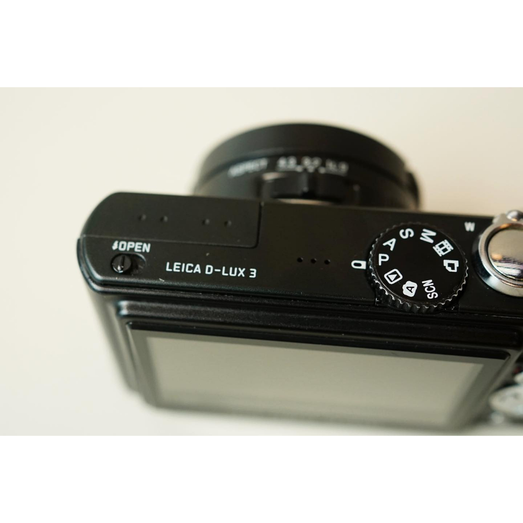 Máy ảnh kĩ thuật số Leica D-lux 3 màu đen siêu hiếm