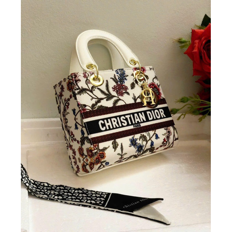 Túi dio r thêu hoạ tiết kèm khăn fullbox đẹp sz 20