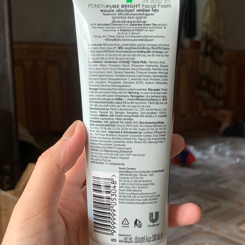 Sữa rửa mặt Pond’s than hoạt tính sáng da sạch sâu 100g