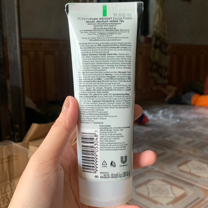 Sữa rửa mặt Pond’s Sáng Da Sạch Sâu Than hoạt tính và Trà xanh 100g