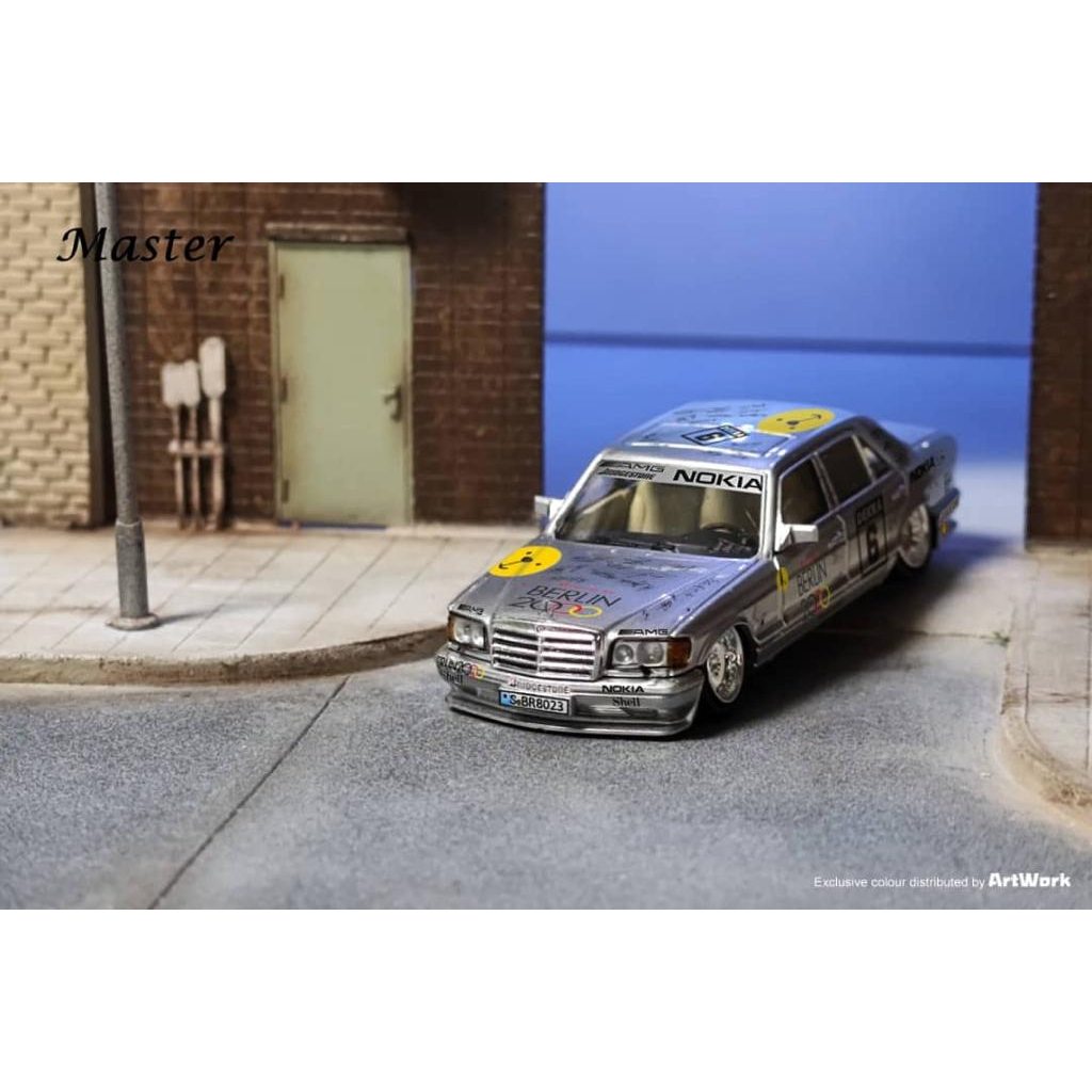 MÔ HÌNH 1:64 MASTER - Mercedes-Benz W126 560SEL Berlin 2000 Livery