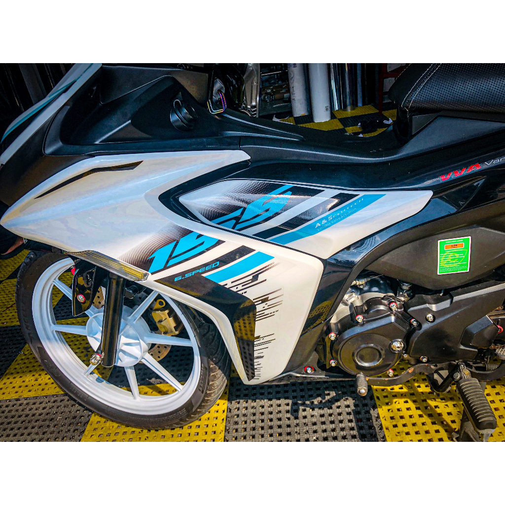 TEM CHẾ Y16ZR 155 TRẮNG ĐEN XANH !