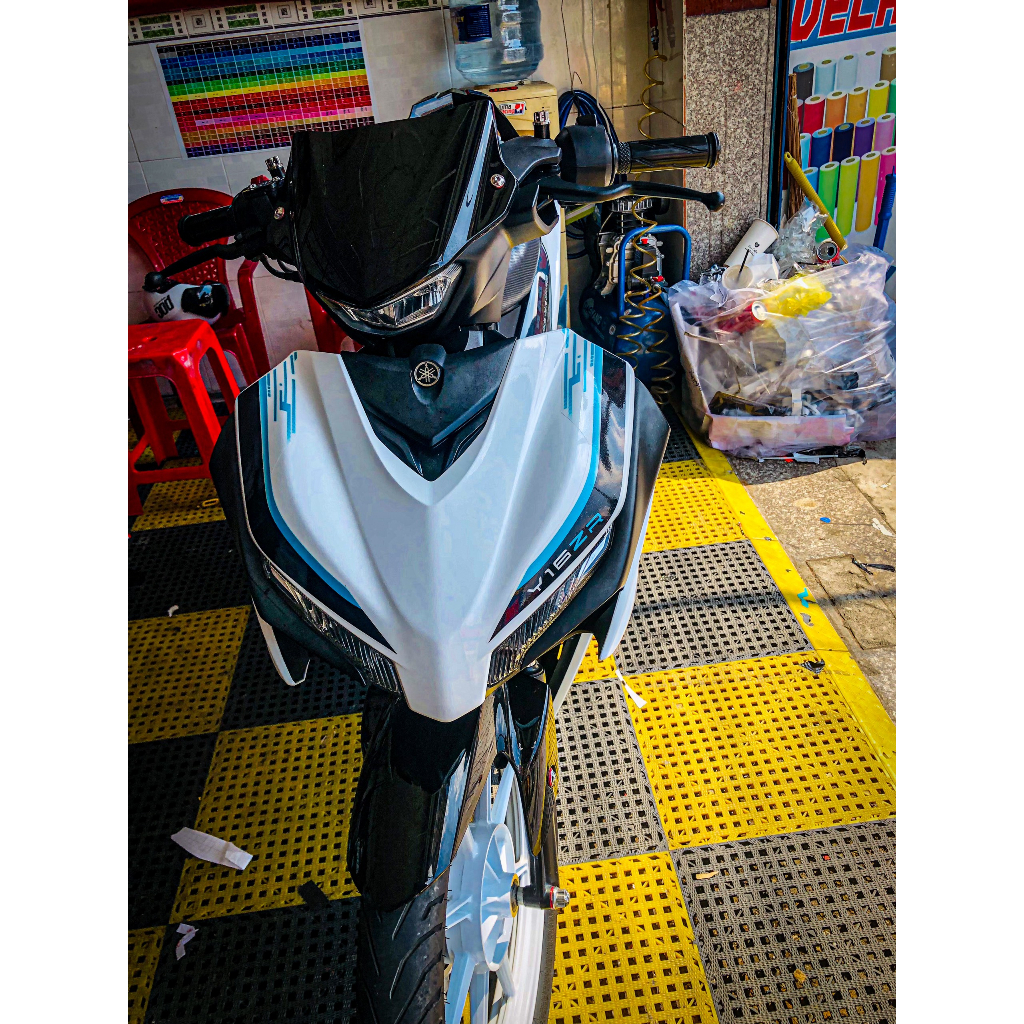 TEM CHẾ Y16ZR 155 TRẮNG ĐEN XANH !