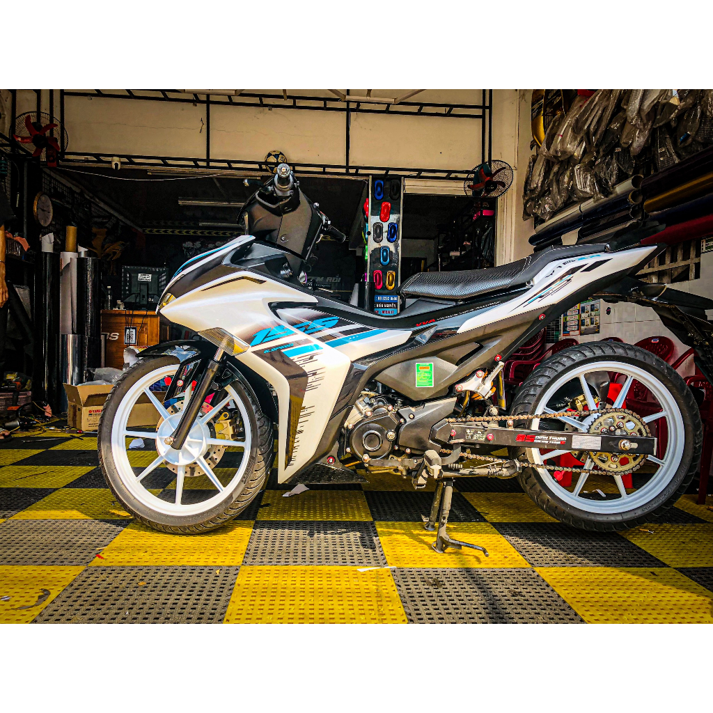 TEM CHẾ Y16ZR 155 TRẮNG ĐEN XANH !