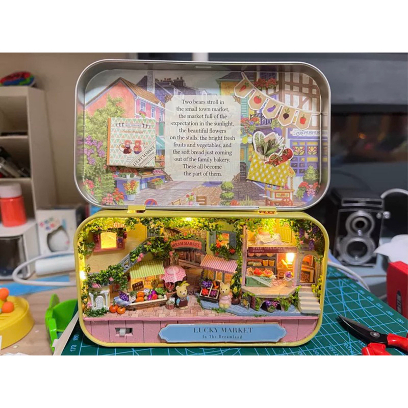 Mô Hình Lắp Ráp Hộp Thiếc Lucky Market