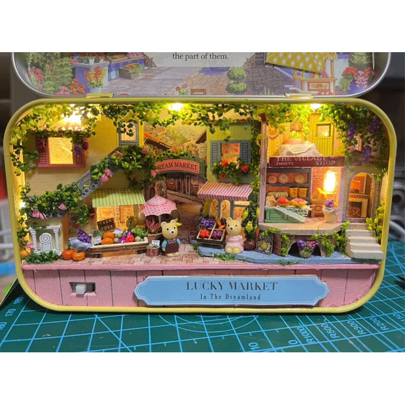 Mô Hình Lắp Ráp Hộp Thiếc Lucky Market