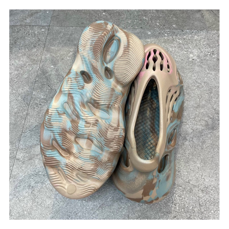 GIÀY YEEZY FOAM RUNNER ‘MX SAND GREY’ Code: GY3969