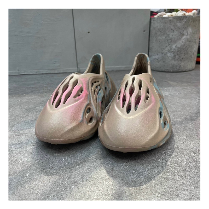 GIÀY YEEZY FOAM RUNNER ‘MX SAND GREY’ Code: GY3969