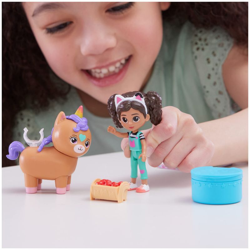 Đồ chơi Gabby Dollhouse: Set Gabby Girl và chú hươu sao có lò xo