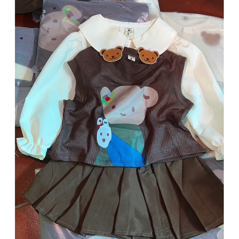 Set 3 chi tiết nâu: Áo ghile tổ ong + áo sơmi + chân váy