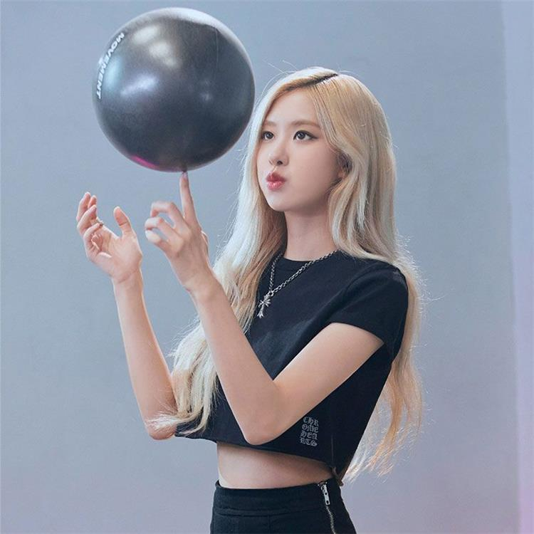 Áo thun Croptop Rose Blackpink