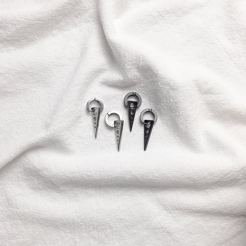 Khuyên tai tam giác cho nam nữ, thép titan siêu bền, không dị ứng, không gỉ ,thoải mái không gây dị ứng
