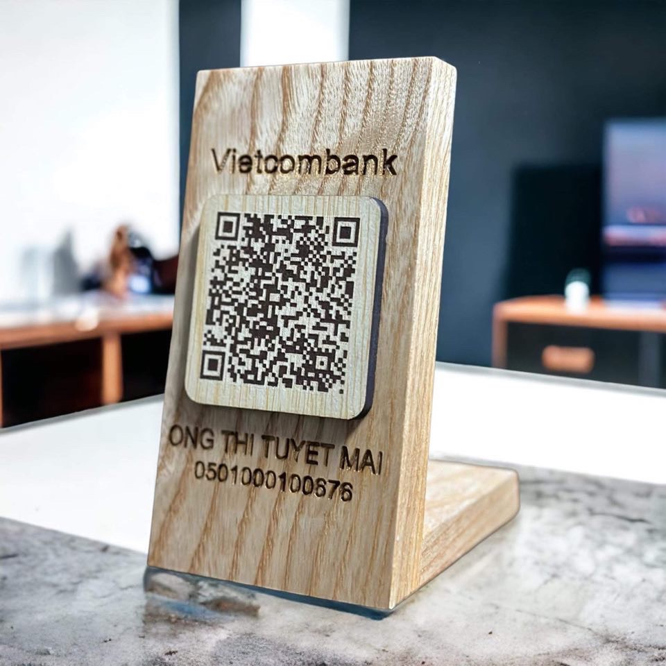 Bảng QR Code để bàn chất liệu gỗ Sồi cắt khắc laser