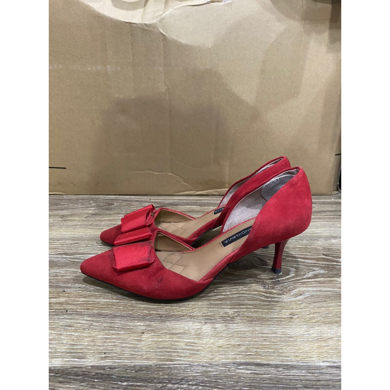 Giày cao gót đỏ hiệu thanh lý