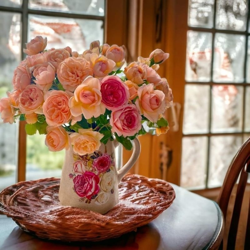 Lọ hoa Bát Tràng, ca cắm hoa họa tiết hoa hồng