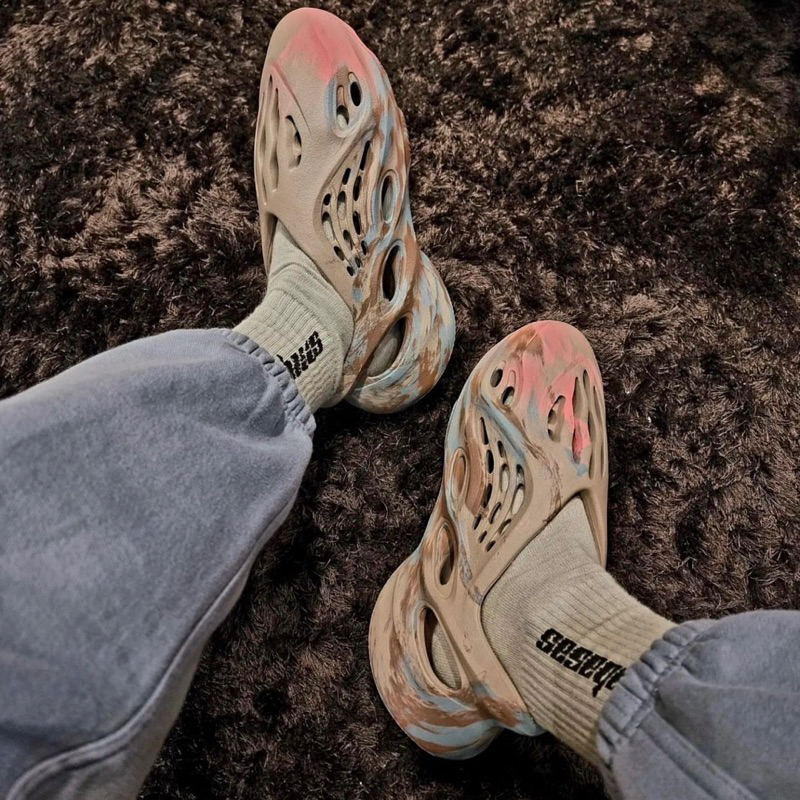 GIÀY YEEZY FOAM RUNNER ‘MX SAND GREY’ Code: GY3969