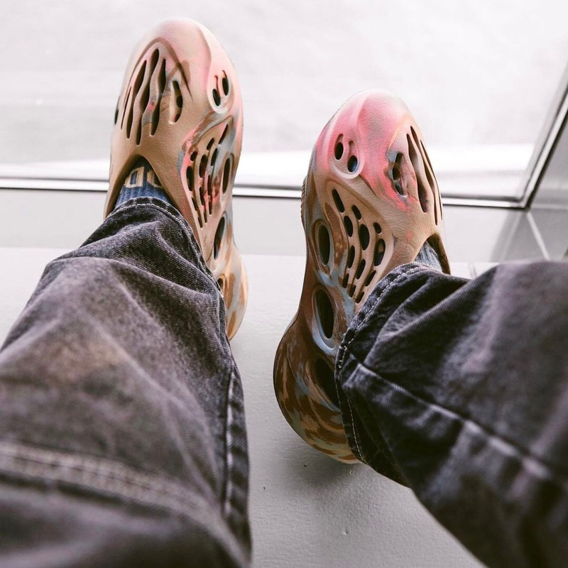 GIÀY YEEZY FOAM RUNNER ‘MX SAND GREY’ Code: GY3969