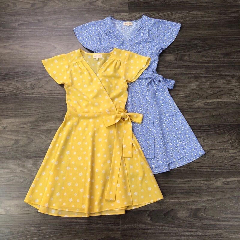 Đầm hoa nhí đắp chéo Urban V Neck Printed Wrap Dress