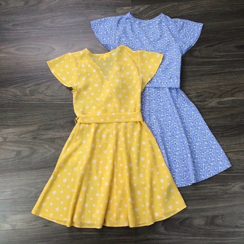 Đầm hoa nhí đắp chéo Urban V Neck Printed Wrap Dress