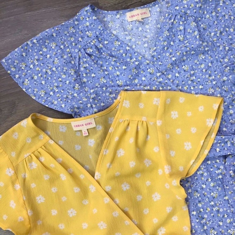 Đầm hoa nhí đắp chéo Urban V Neck Printed Wrap Dress