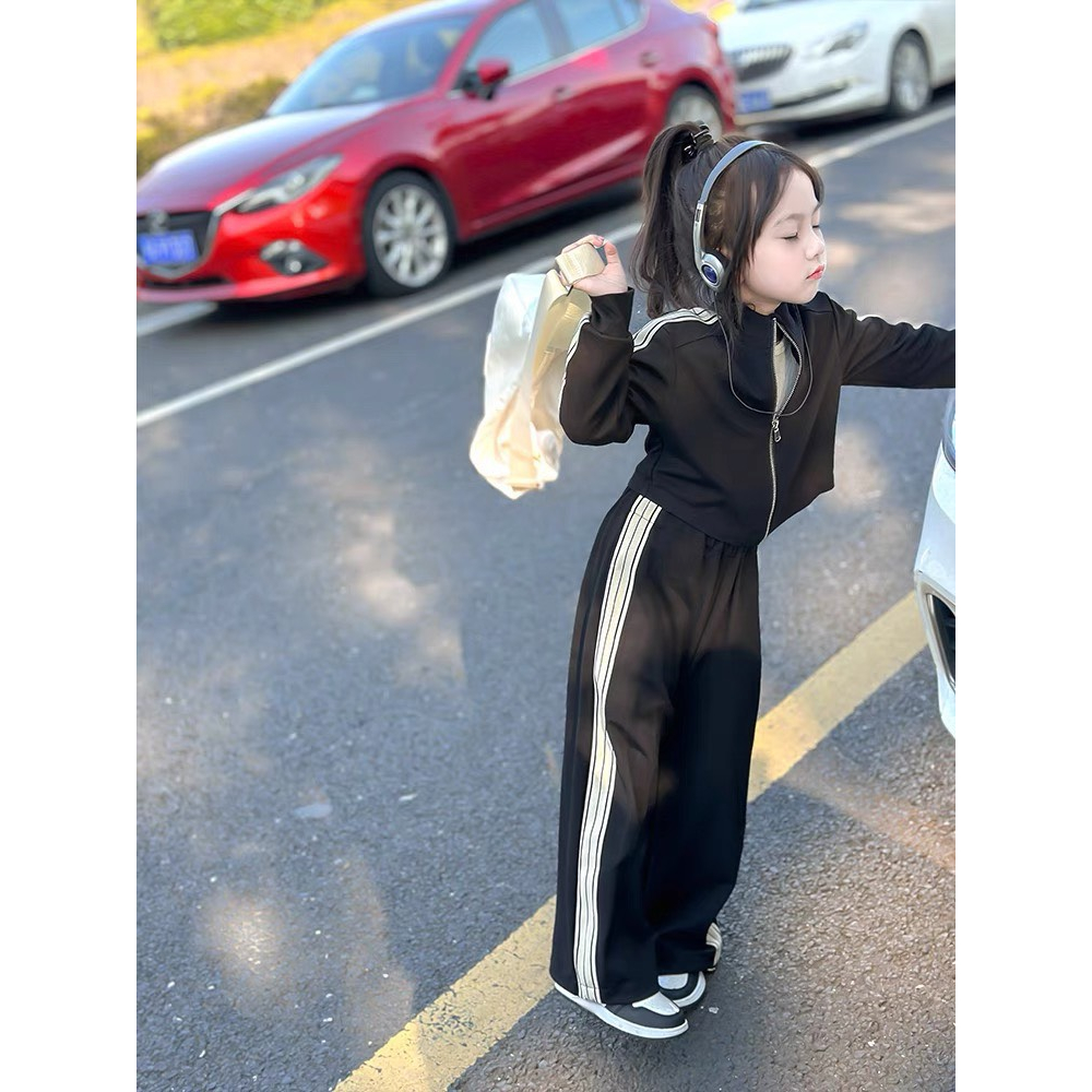 Bô nỉ đen viền trắng dài tay quần xuông bé cho bé gái