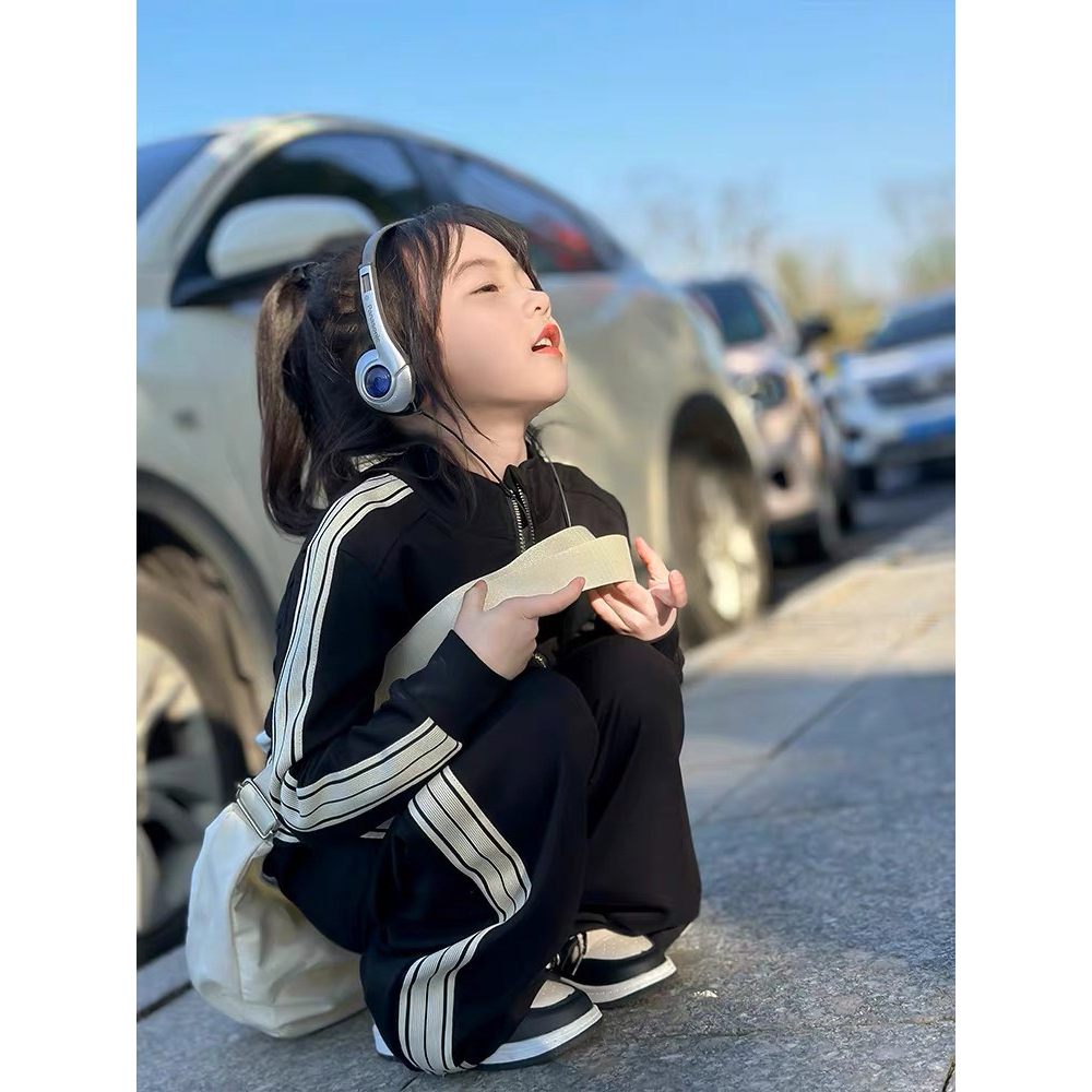 Bô nỉ đen viền trắng dài tay quần xuông bé cho bé gái