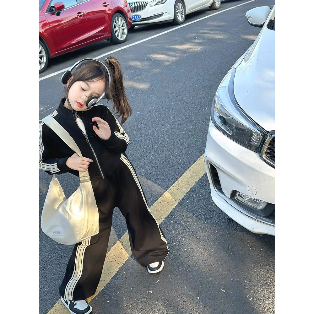 Bô nỉ đen viền trắng dài tay quần xuông bé cho bé gái