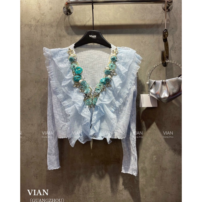 Áo ren hoa 3D cổ V