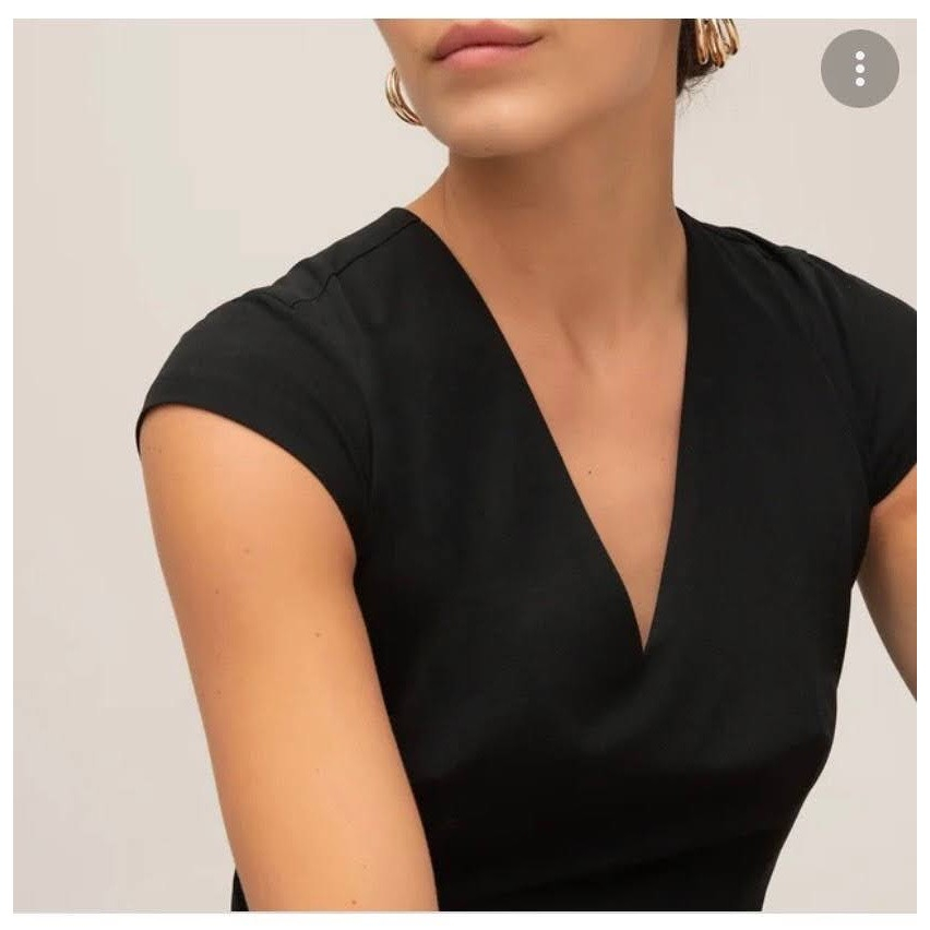 Đầm váy đen cổ chữ V chiết eo, hàng vải xuất dư của H.M