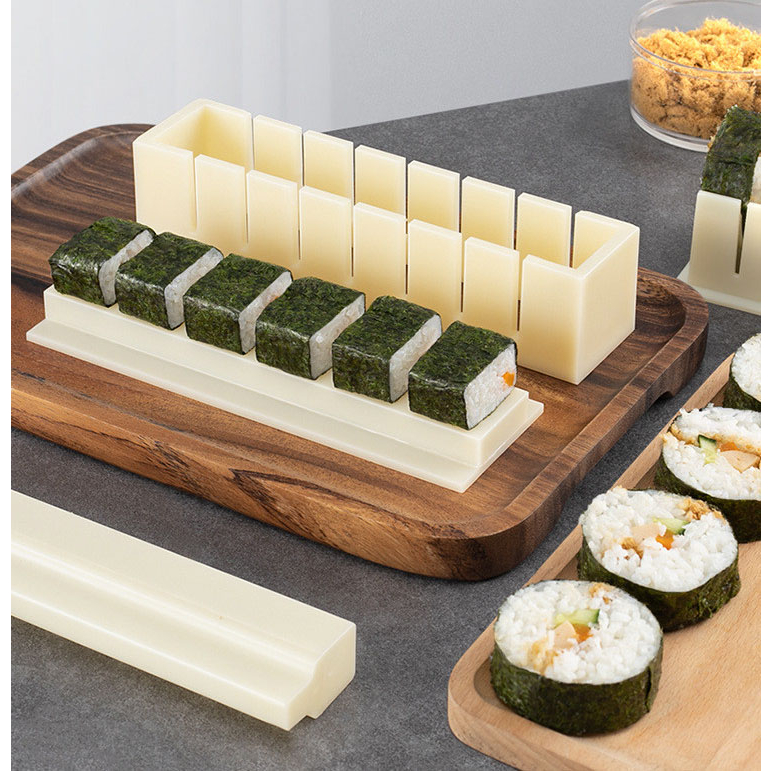 Khuôn nhựa làm cơm cuộn sushi kimbap  hình tròn, hình vuông, trái tim