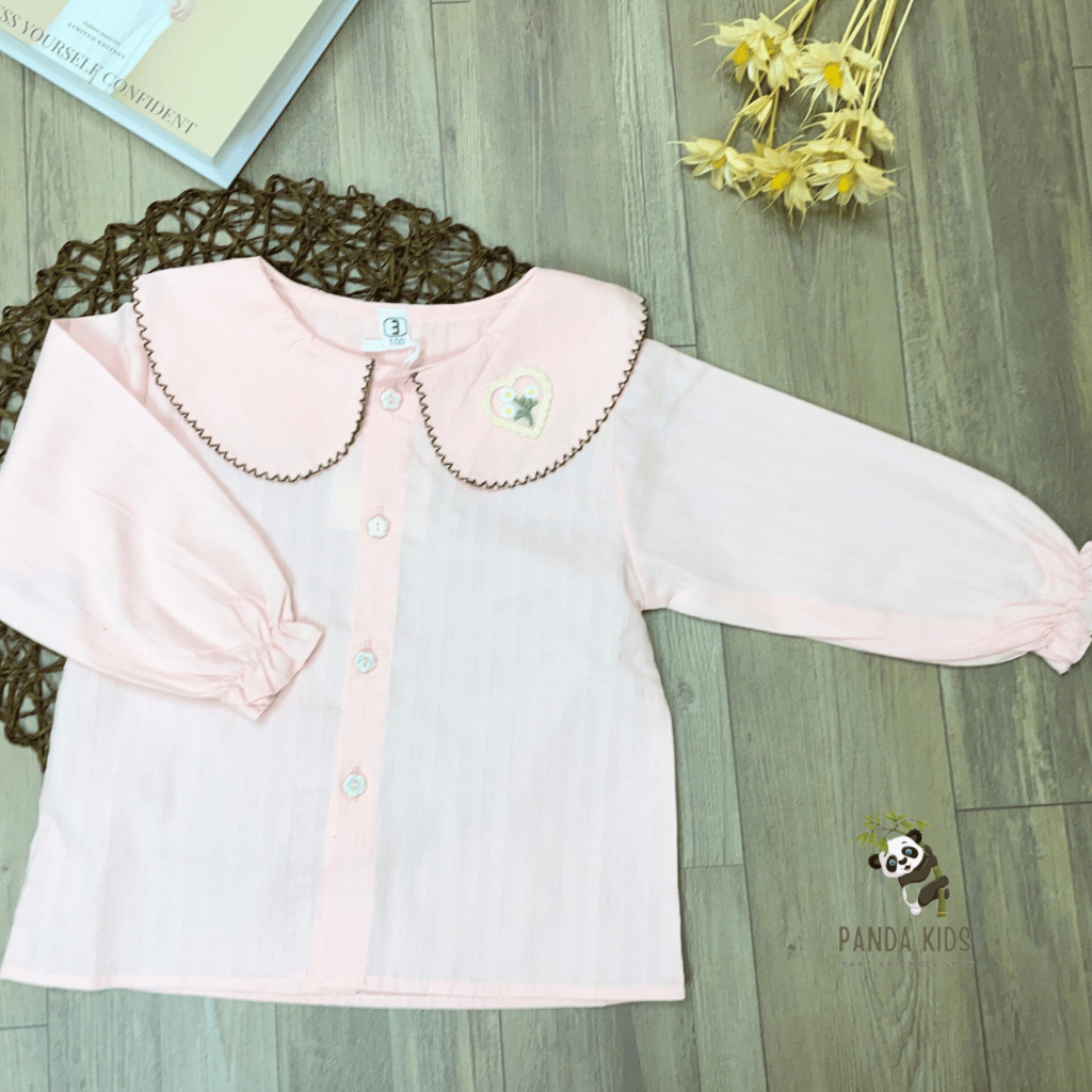Áo sơ mi dài tay cho bé gái, cổ sen thêu hoa cách điệu dễ thương, chất liệu coton mát mẻ.