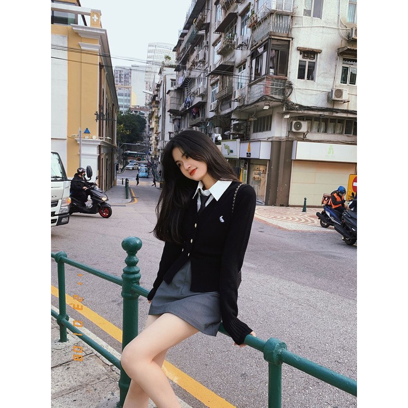 Set áo khoác cardigan cổ V phối sơ mi dài tay và chân váy ngắn
