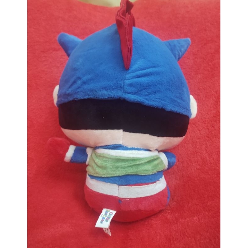 Gấu si - Shin cosplay siêu nhân