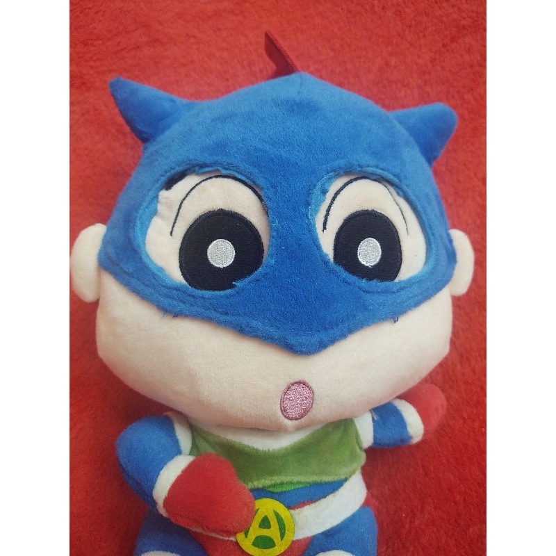 Gấu si - Shin cosplay siêu nhân