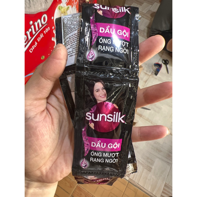 Dây 10 gói dầu gội sunsilk đen ^ 6g