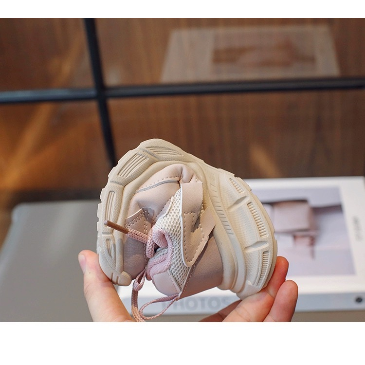 Giày thể thao btrai/gái 26-37 thiết kế năng động, sang trọng với 2 màu nâu và tím. Chất da phối lưới thoáng 7735