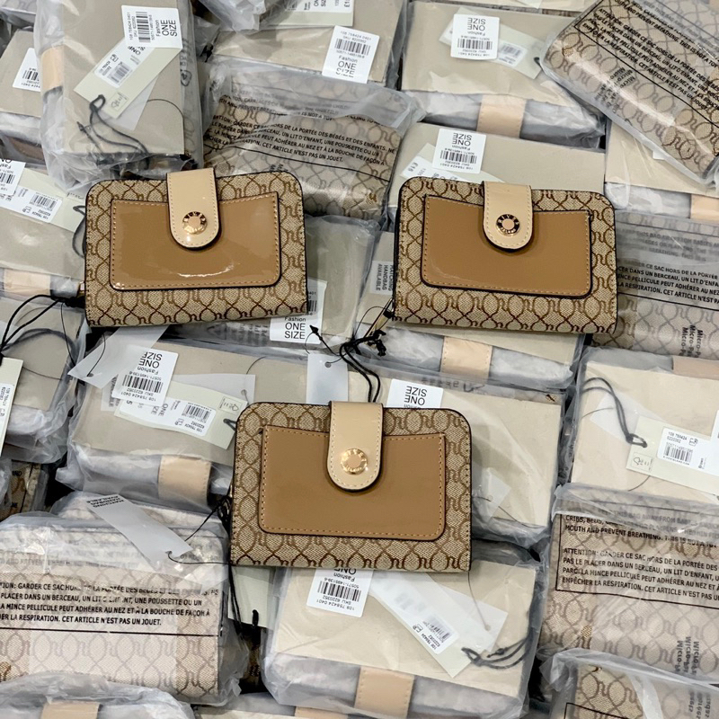 Ví river nắp gài