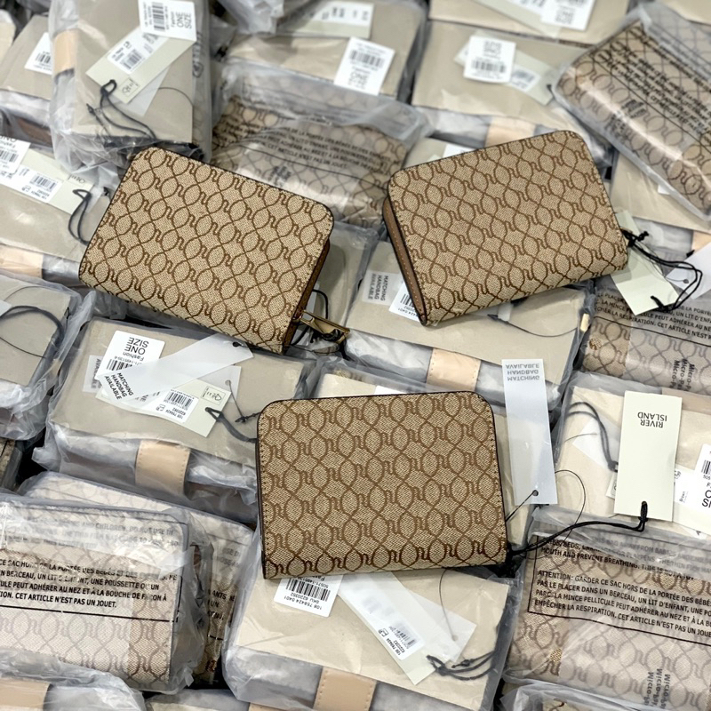 Ví river nắp gài