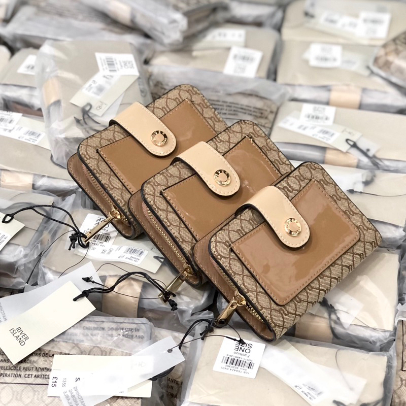 Ví river nắp gài