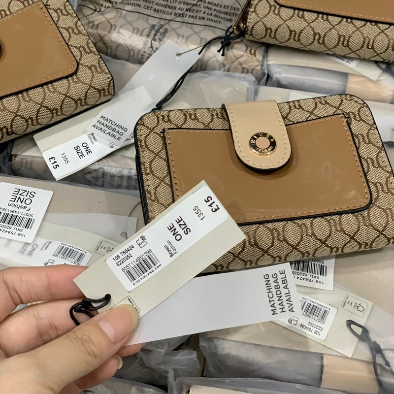 Ví river nắp gài