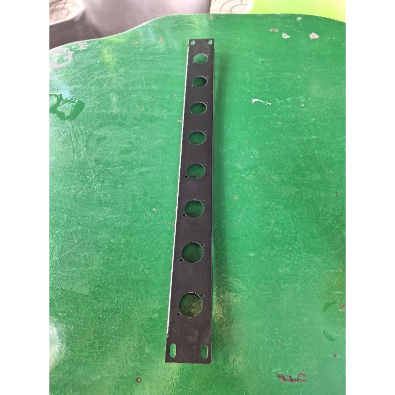 Thanh jack 8 lỗ 35k/ thanh,sắt 1.2li,size 1u cao 4.5cmsơn tĩnh điện điện