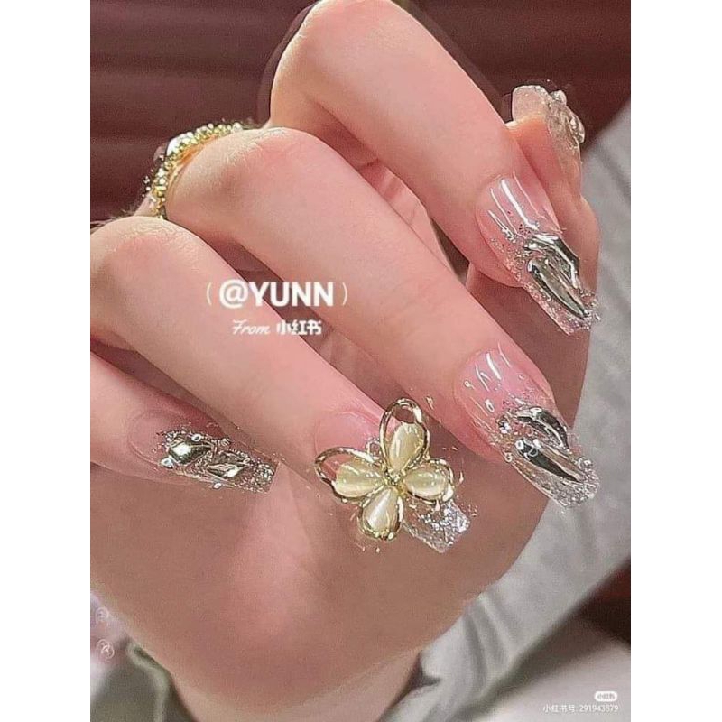 Charm bướm trang trí móng tay nghệ thật